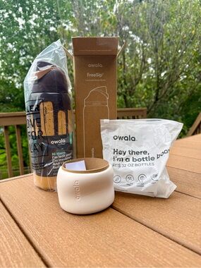 Owala Gimme S’more 32oz FreeSip Bottle and  Marshmallow Boot